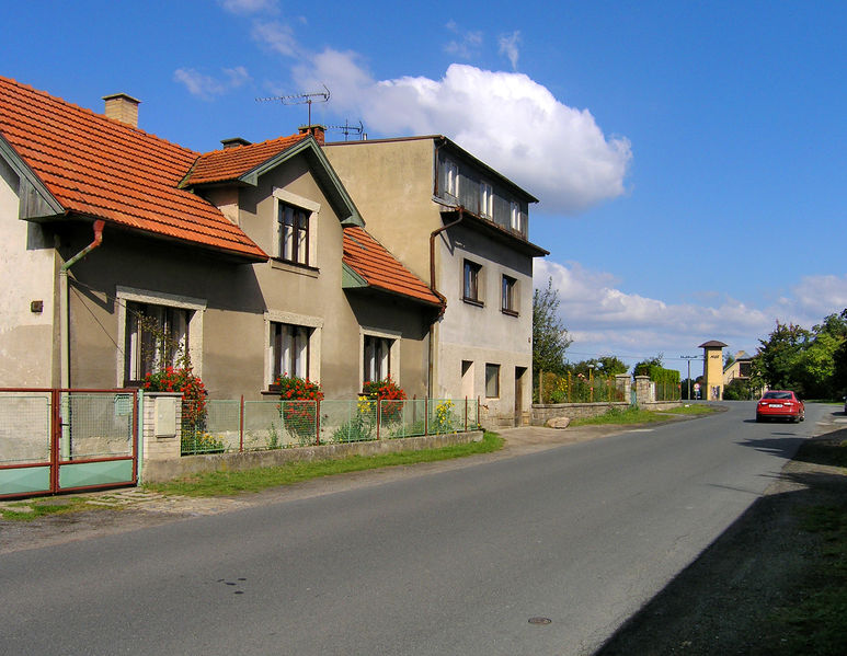 Soubor:Vyžlovka, Jevanská str.jpg