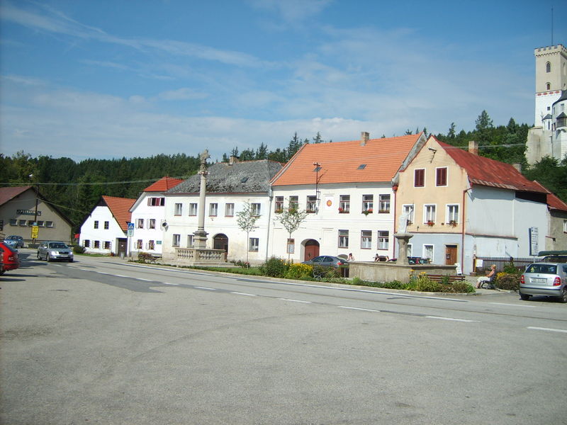 Soubor:Rozmberk townhall.JPG