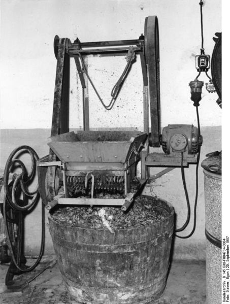 Soubor:Bundesarchiv B 145 Bild-F004734-0004, Viersen, landwirtschaftliche Maschinen.jpg