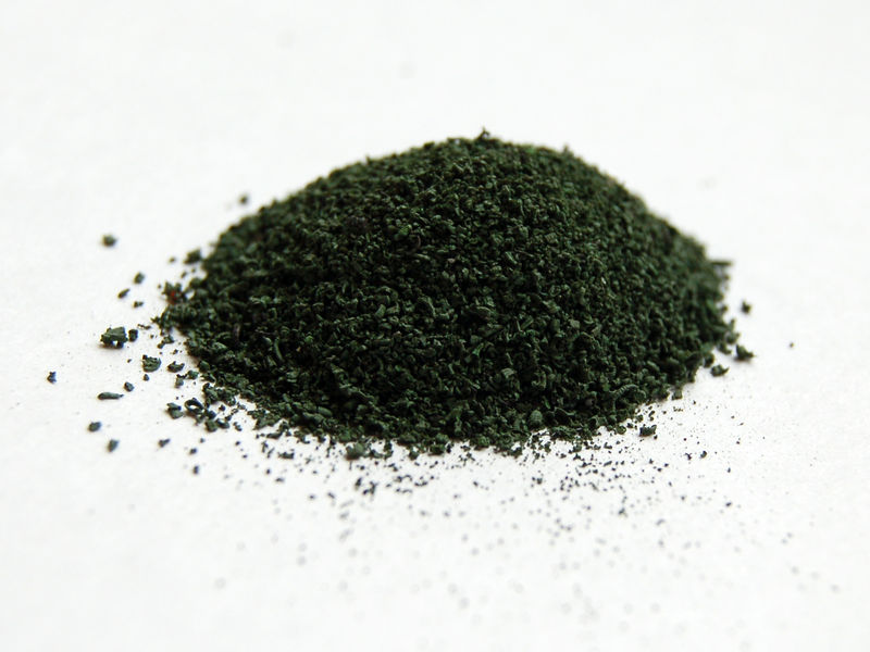 Soubor:Chromium(III)-oxide-sample.jpg