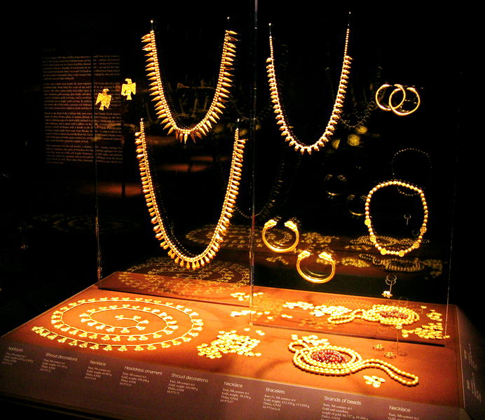 Soubor:Ancient gold objects from Vani, Georgia.jpg