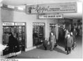 Bundesarchiv Bild 183-43489-0001, Berlin, U-Bahnhof Alexanderplatz, Ladenstraße.jpg