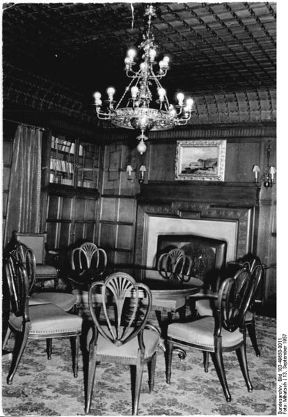 Soubor:Bundesarchiv Bild 183-49658-0011, Potsdam, Schloss Cecilienhof, Arbeitszimmer Truman.jpg