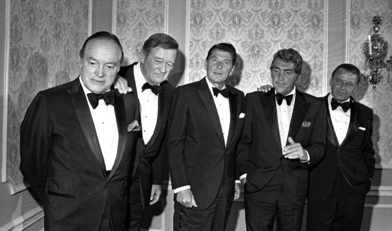 Soubor:Bob Hope, John Wayne, Dean Martin and Frank Sinatra with Ronald Reagan.jpg