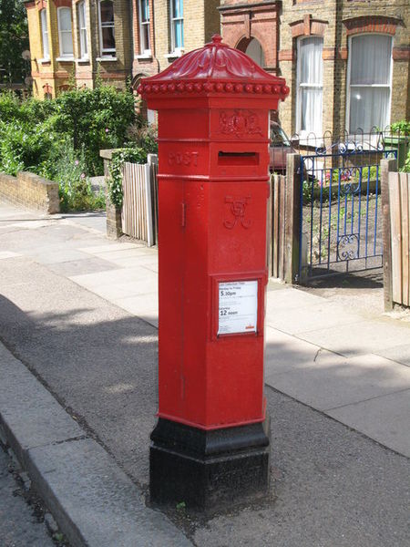 Soubor:(Another) Penfold postbox, Devonshire Road, SE23 - geograph.org.uk - 873455.jpg