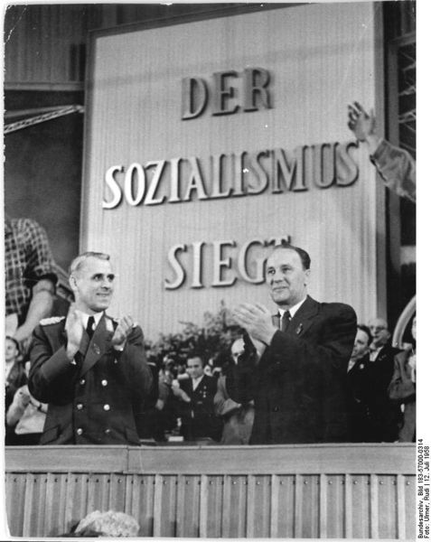 Soubor:Bundesarchiv Bild 183-57000-0314, Berlin, V. SED-Parteitag, 3.Tag.jpg