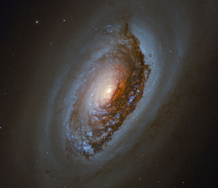 Soubor:Hubble Looks at a Black Eye Galaxy-Flickr.jpg