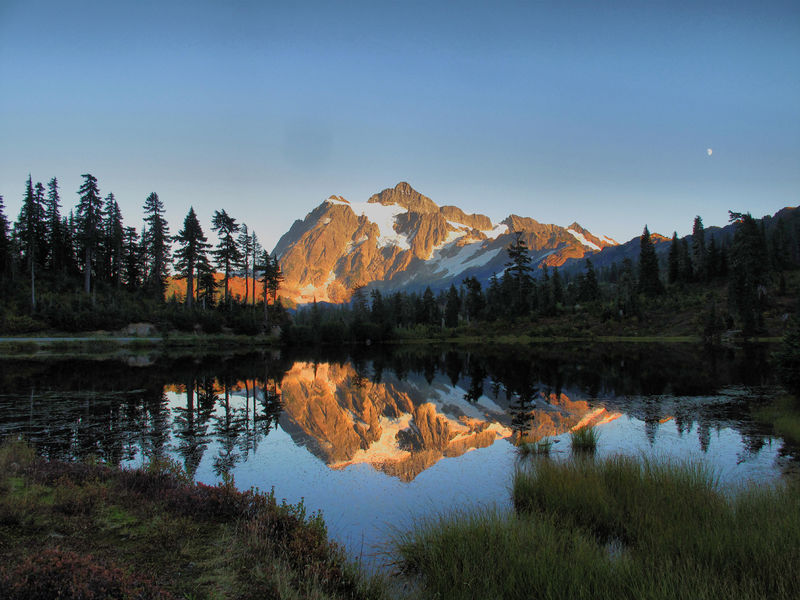 Soubor:Mount Shuksan Evening Reflection-Flickr.jpg