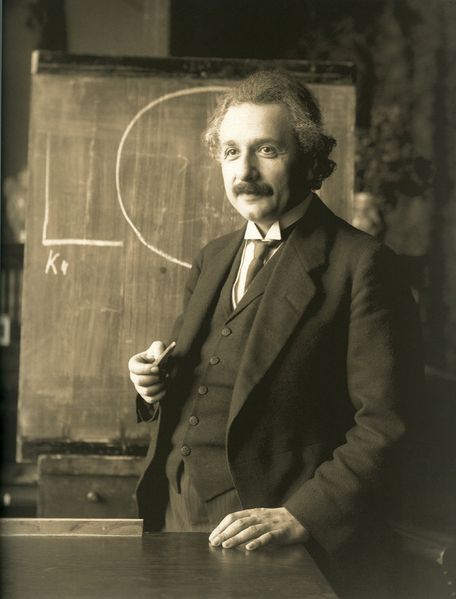 Soubor:Einstein 1921 by F Schmutzer - restoration.jpg