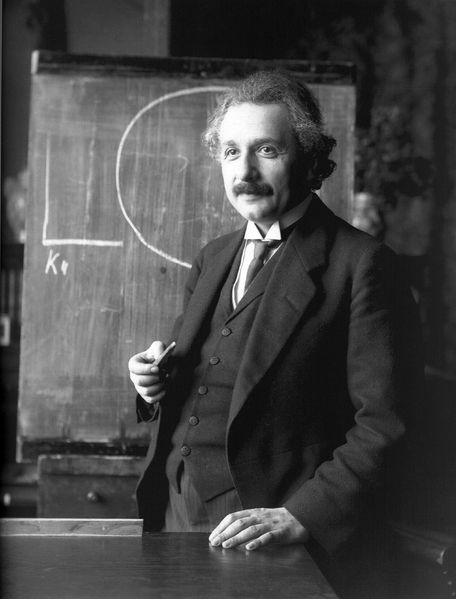 Soubor:Albert Einstein 1921 by F Schmutzer.jpg