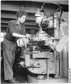 Bundesarchiv Bild 183-54178-0002, Berlin, VEB Niles Pressluftwerkzeuge, Fräser.jpg