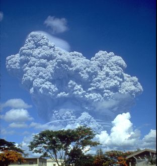 Pinatubo91eruption clark air base.jpg