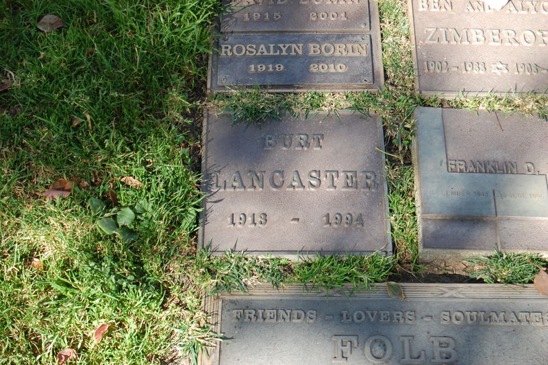 Soubor:Burt Lancaster grave at Westwood Village Memorial Park Cemetery in Brentwood, California.jpg