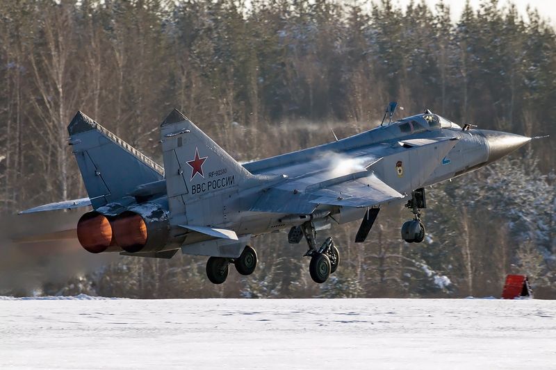 Soubor:Mikoyan-Gurevich MiG-31BM, Russia - Air Force AN2226315.jpg