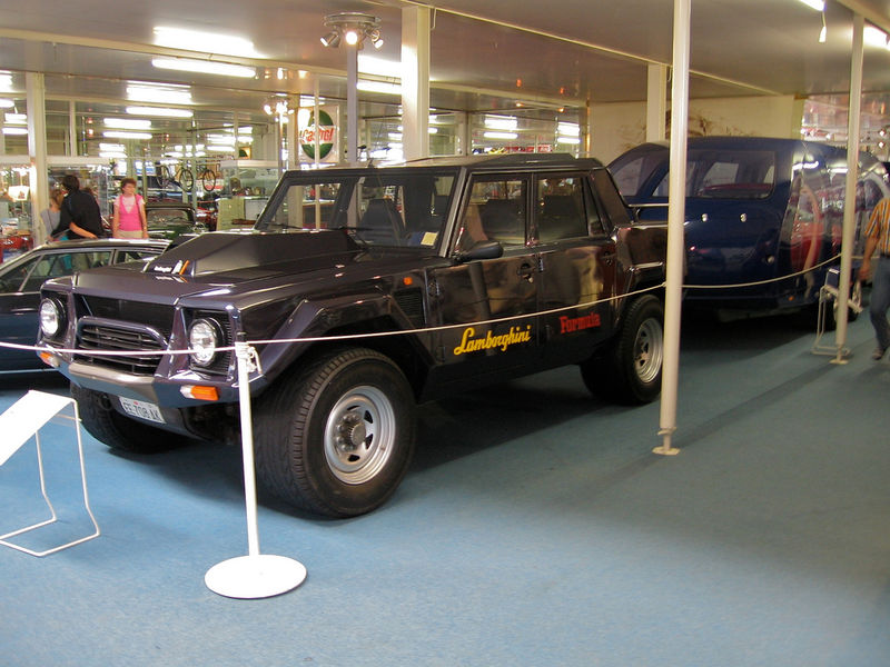 Soubor:Lambo LM002.jpg