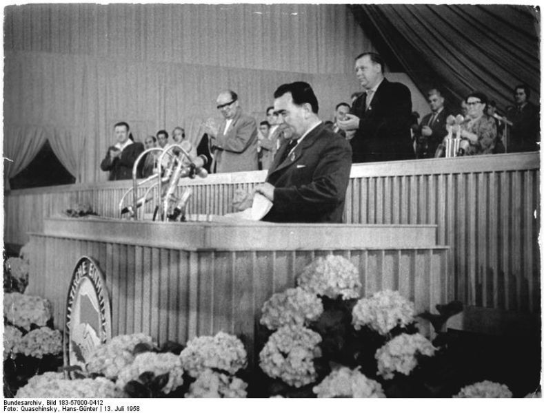 Soubor:Bundesarchiv Bild 183-57000-0412, Berlin, V. SED-Parteitag, 4.Tag.jpg