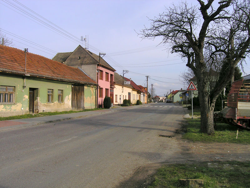 Soubor:Boršice main street.jpg