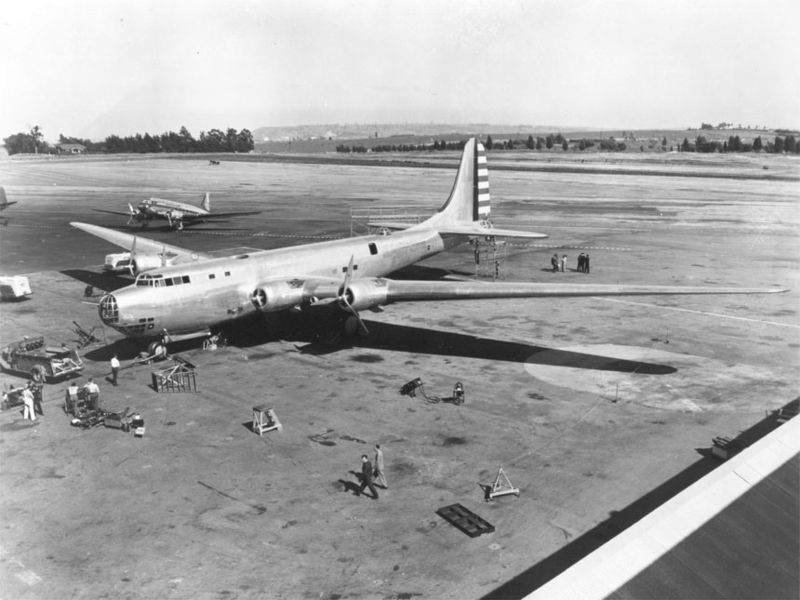 Soubor:Douglas XB-19.jpg