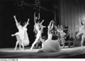 Bundesarchiv B 145 Bild-F003979-0001, Bonn, Ballett-Gastspiel Oper Berlin.jpg