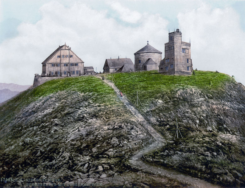 Soubor:Schneekoppe Observatorium 1900.jpg