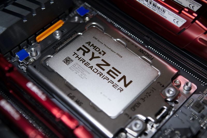 Soubor:New Ryzen Threadripper-2950X-Flickr.jpg