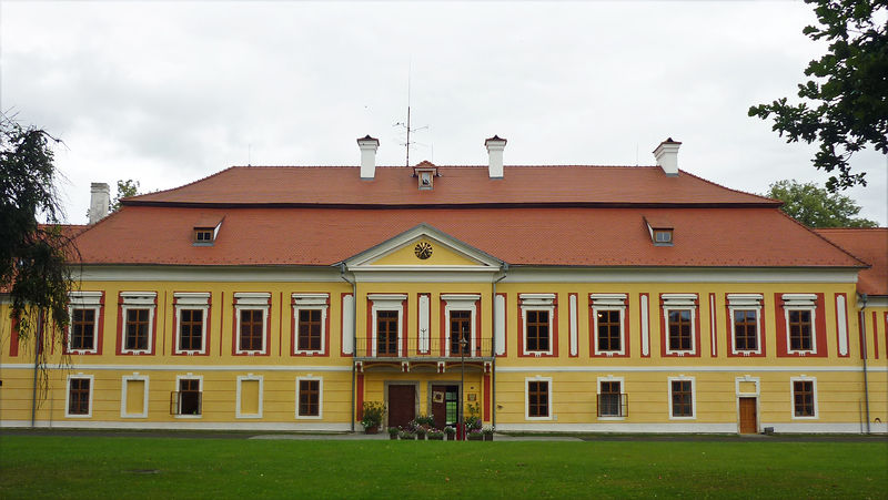 Soubor:Schloss-Rothenhof-01.jpg