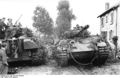 Bundesarchiv Bild 101I-301-1954-06, Nordfrankreich, Panzer V (Panther) in Ortschaft.jpg