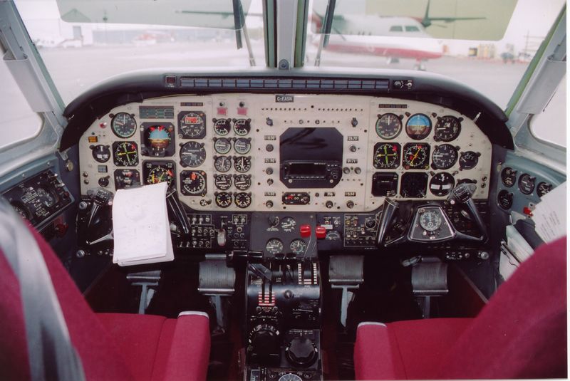 Soubor:King Air 100 Instrument Panel.jpg