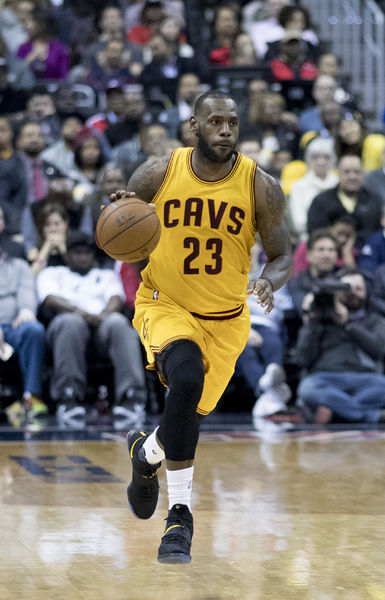 Soubor:LeBron James (31944491583).jpg