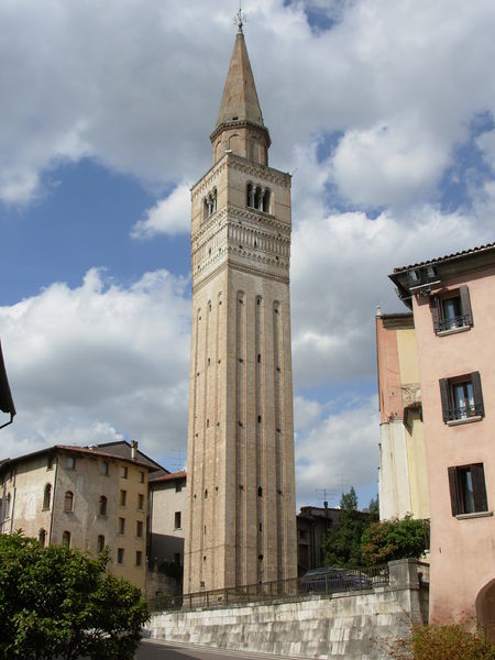 Soubor:Pordenone - Campanile del Duomo.jpg