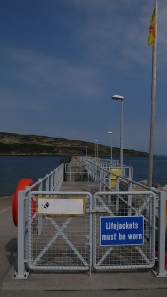 Soubor:'New' pier on the Isle of Rum - geograph.org.uk - 802427.jpg