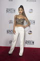 2016 American Music Awards-Ariana Grande-01.jpg