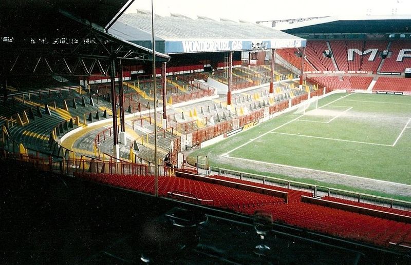 Soubor:Stretford end 1992.JPG