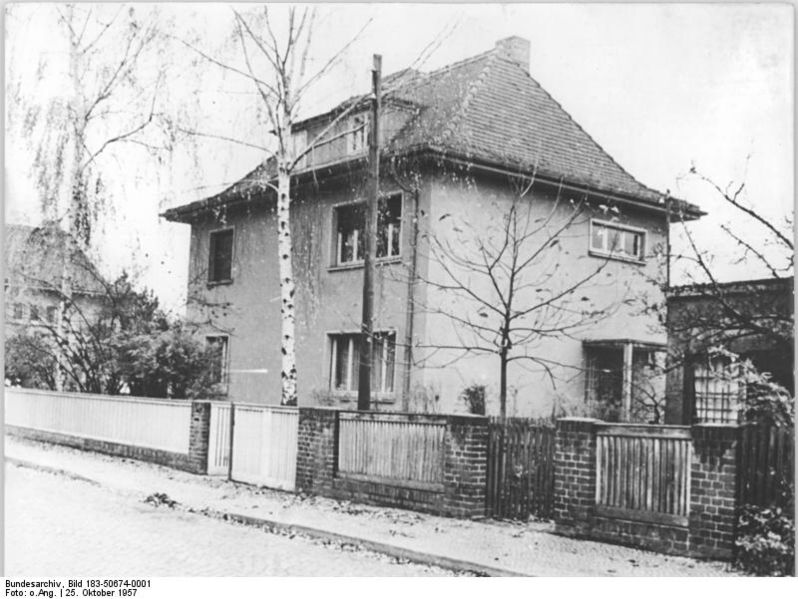 Soubor:Bundesarchiv Bild 183-50674-0001, Magdeburg, Wohnhaus Ulmenweg 8.jpg