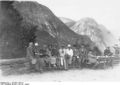 Bundesarchiv N 1572 Bild-1925-121, Polarfahrt Dampfer "München", Garten des Hotel Stahlheim.jpg