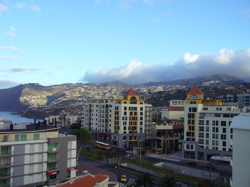 Soubor:Forum Madeira den.JPG