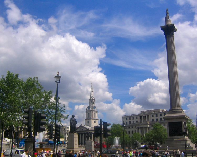 Soubor:Trafalgar square clouds.jpg