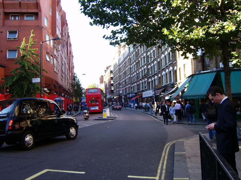 Soubor:London Charing Cross Road.jpg