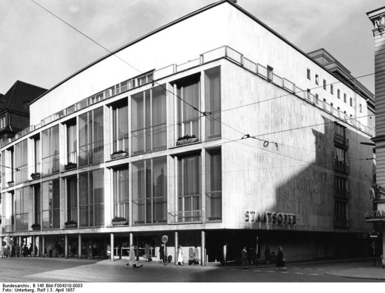 Soubor:Bundesarchiv B 145 Bild-F004310-0003, Hamburg, Staatsoper, Außenansicht.jpg