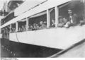 Bundesarchiv N 1572 Bild-1925-002, Polarfahrt Dampfer "München", Abfahrt.jpg