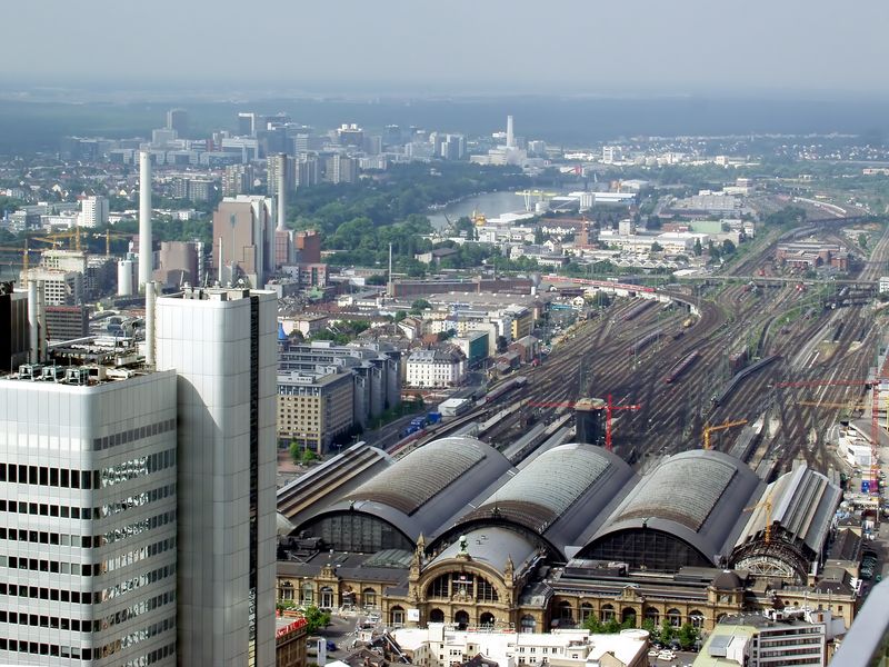 Soubor:Frankfurt am Main Hauptbahnhof von oben.jpg