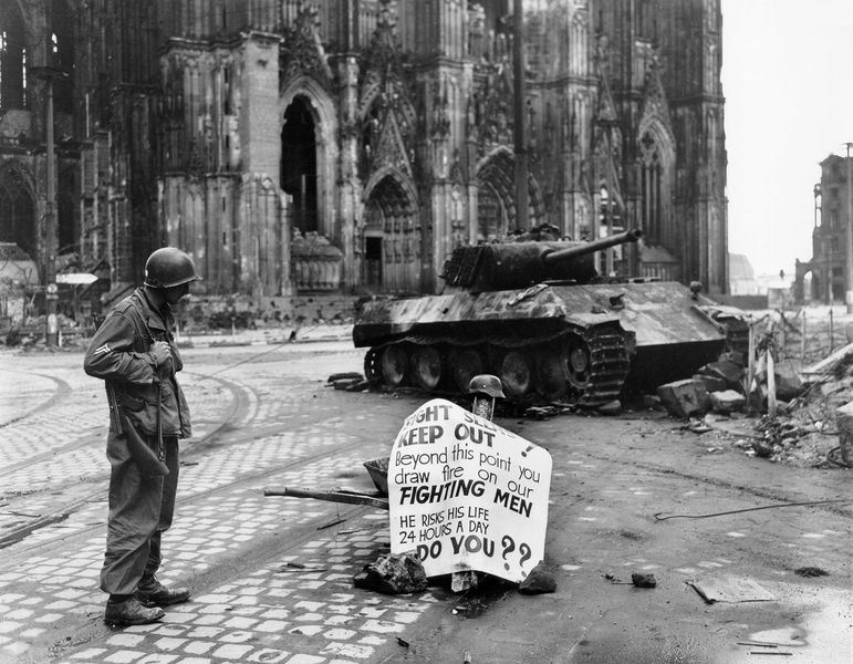 Soubor:Warning sign in cologne.jpg