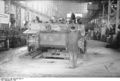 Bundesarchiv Bild 101I-635-3965-17, Panzerfabrik in Deutschland.jpg