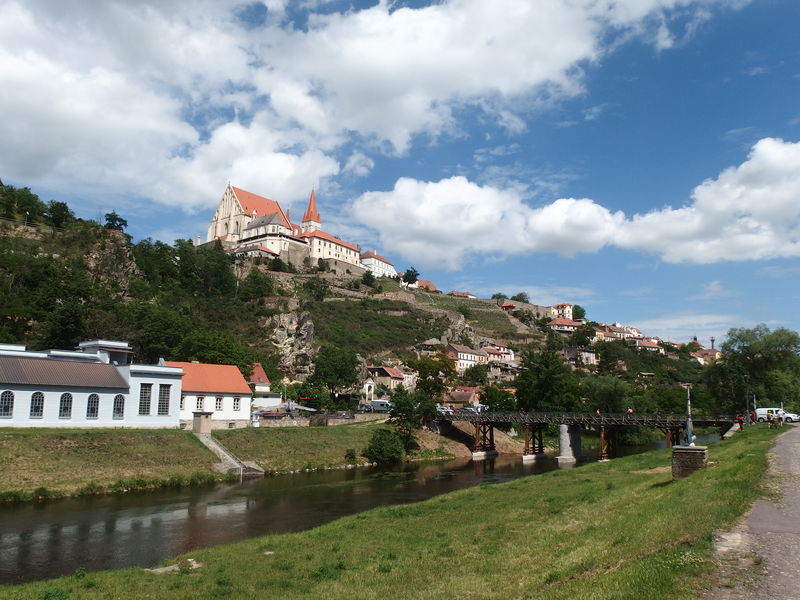 Soubor:Znojmo, pohled od Dyje.jpg