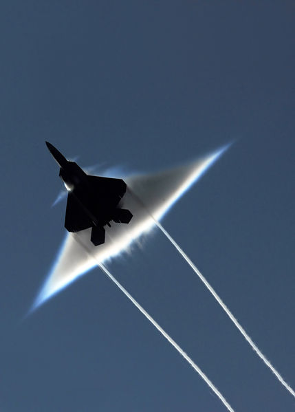 Soubor:F-22 supersonic 090622-N-7780S-014.jpg