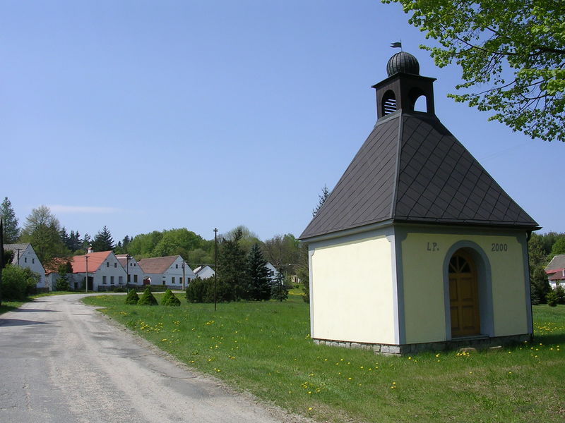 Soubor:Radlice (Volfířov), kaple.jpg