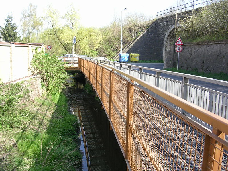 Soubor:Řeporyje-u viaduktu.jpg