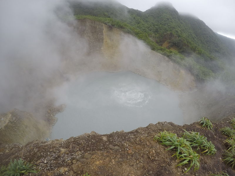 Soubor:Dominica Boiling Lake.jpg