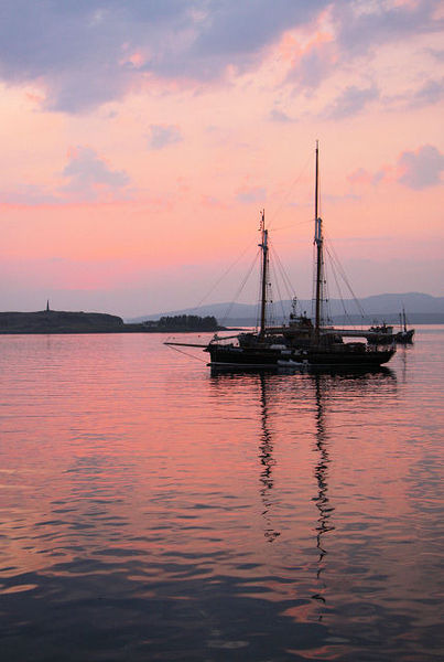 Soubor:'Spirit of Fairbridge' in Oban Bay - geograph.org.uk - 807171.jpg