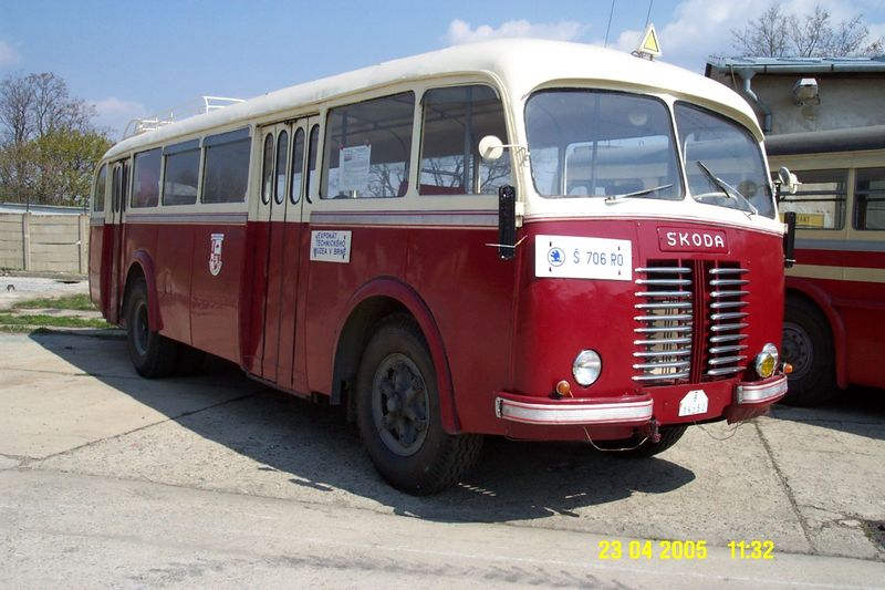 Soubor:Škoda 706 RO.jpg